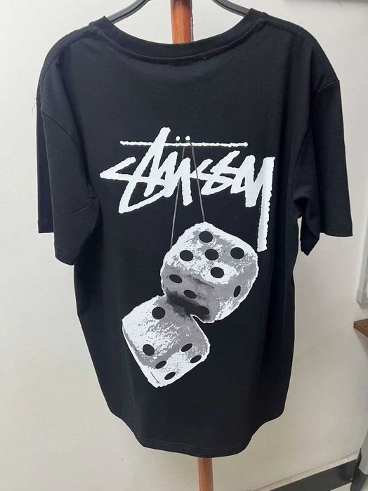 Czarna Stussy z krótkim rękawem R M