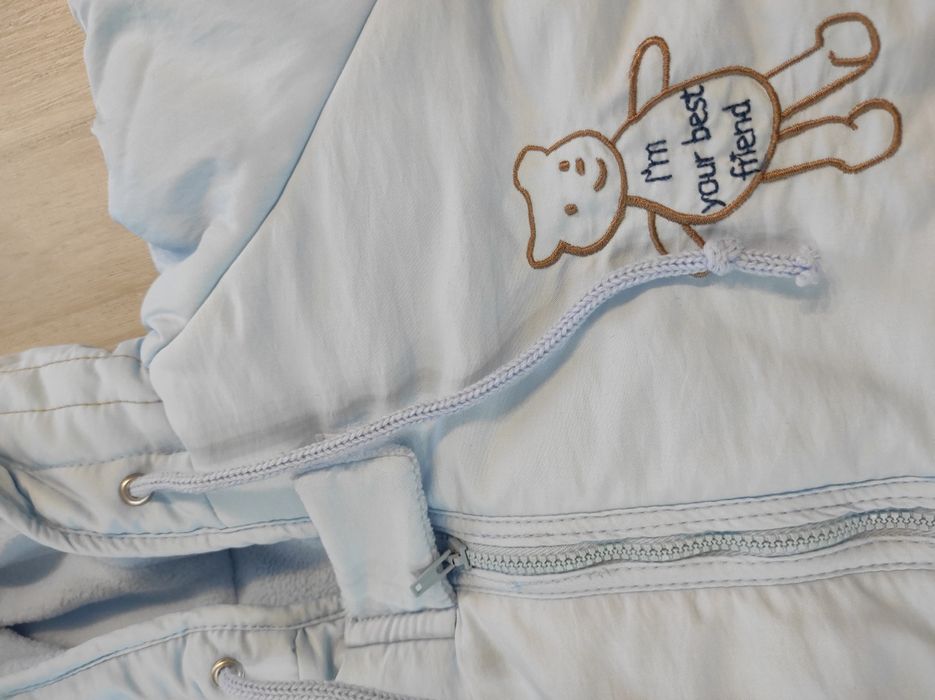 Błękitny niebieski ocieplany kombinezon zimowy do wózka dla niemowlaka