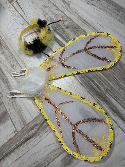 Крила та обруч бджілки