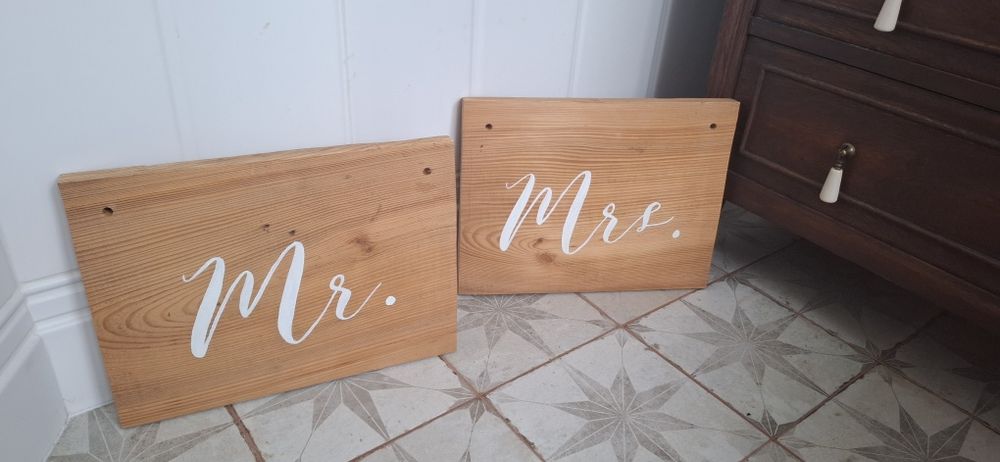 Tabliczki na krzesła Państwa Młodych Mr. i Mrs.