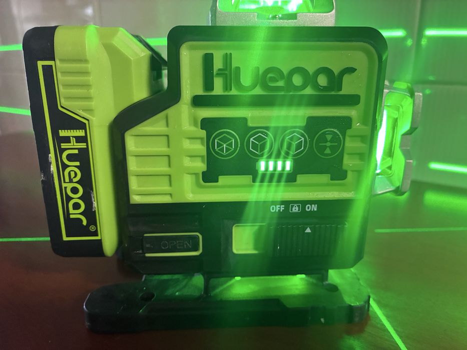 Nivel de laser HUEPAR p04cg C/2 baterias , remoto , receptor distancia