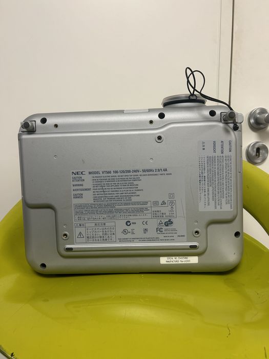 Projetor NEC com cabo