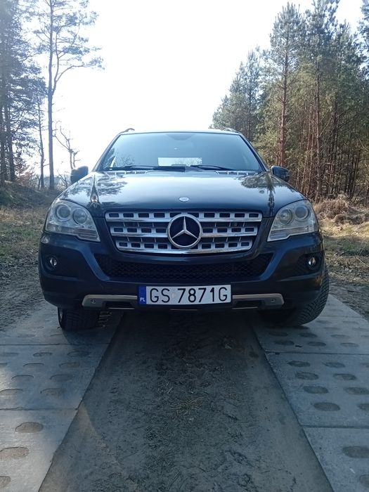 Mercedes 350 ML  benzyna 2011r.