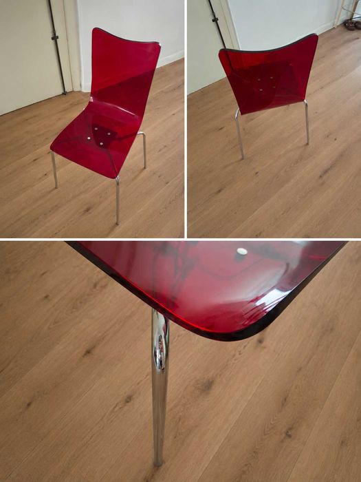 2 Cadeiras em acrílico vermelho e pernas metálicas