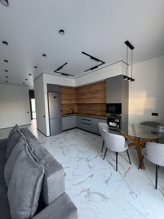 Продаж будинок таунхаус в закритому містечку набережна озеро