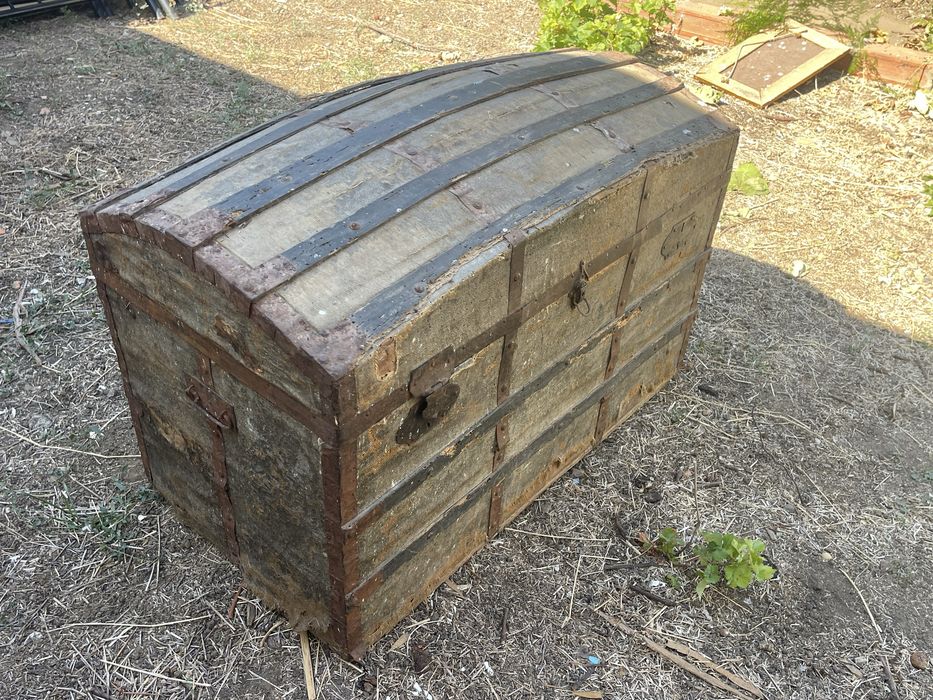 Vende-se arca antiga