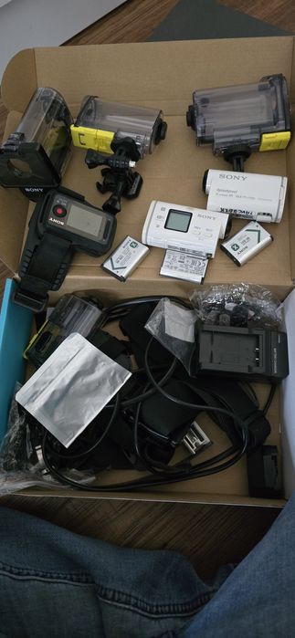 Zestaw kamerek sony HDR- as100v z pilotem