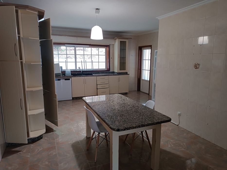 Arrendo casa T3 com garagem