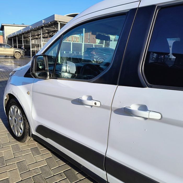 Продам авто Ford TOURNEO CONNECT 2013 р.в.