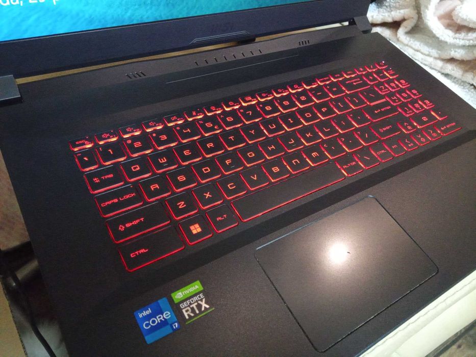 Laptop MSI Katana GF76 z pakietem graficznym Adobe CS6 licencja wieczysta