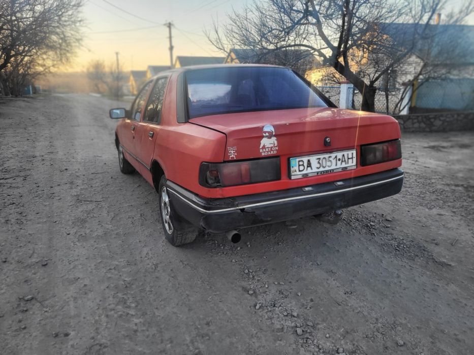Ford Sierra  газ бензин 1.8 . Чудовий стан
