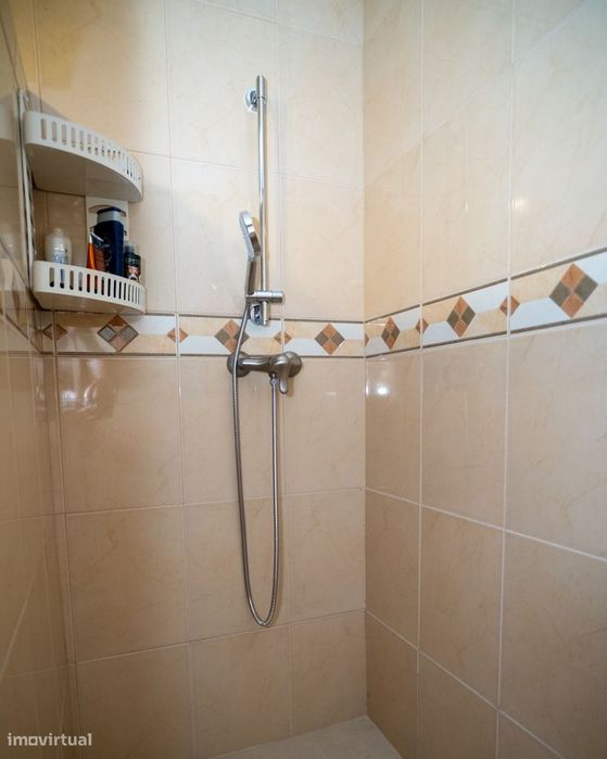 Moradia Bifamiliar Duplex com Garagem, e Quintal Privado em  Foz Côa