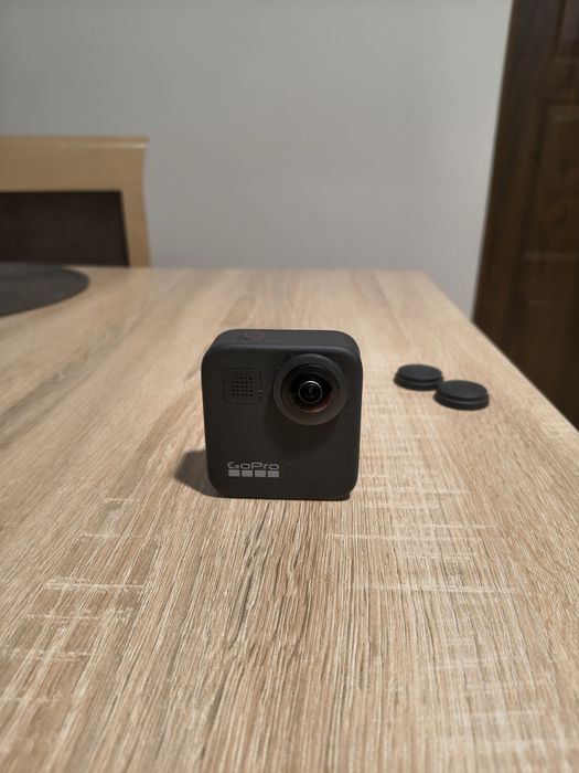 GoPro  max  360.