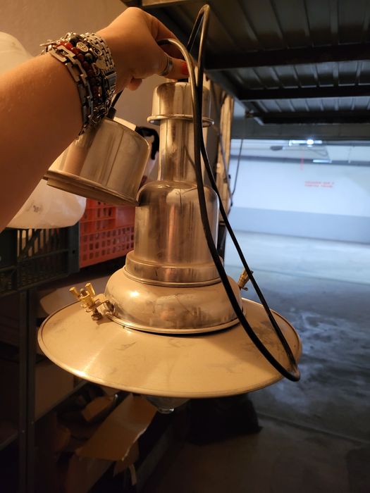 Candeeiro em latão e lâmpada grande