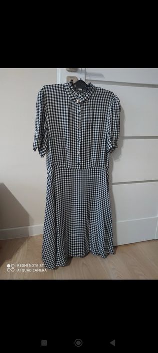 Sukienka w krateczkę z krótkim rękawem