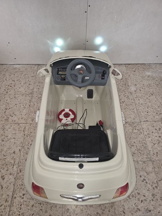 Carro com bateria e telecomando