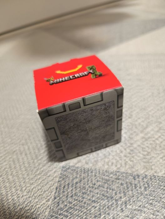 Zabawka Minecraft McDonald's szary blok