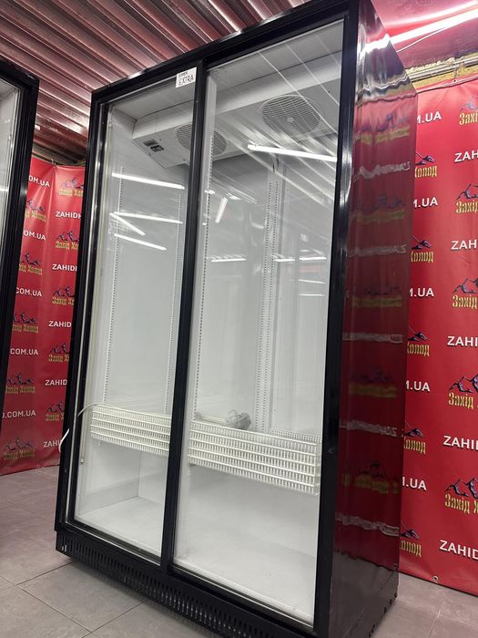 Холодильна вітрина. Холодильна шафа. Вітрина для напоїв. Холодильник