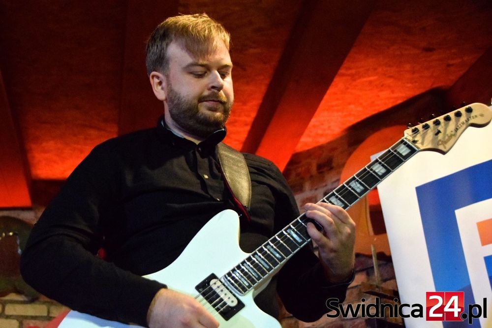 Lekcje gry na gitarze