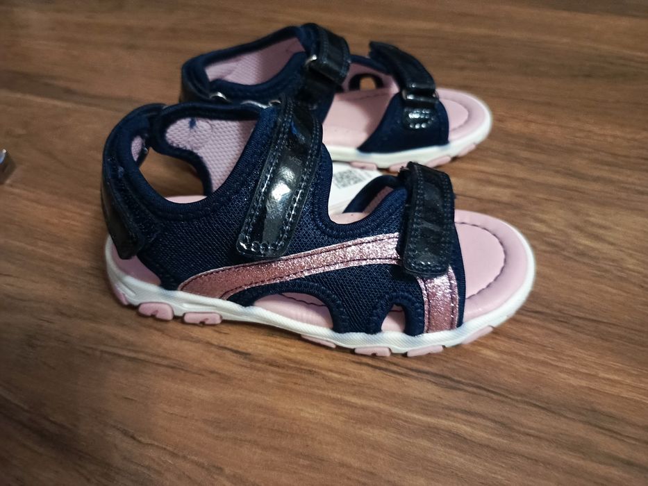 Sandały nowe rozm. 28