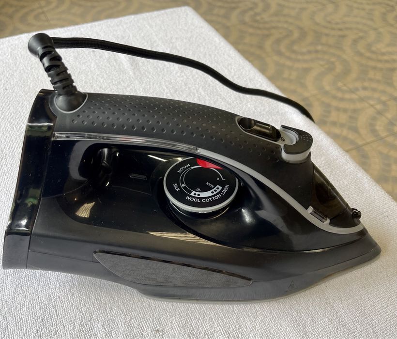 Ferro de engomar a vapor Electronia