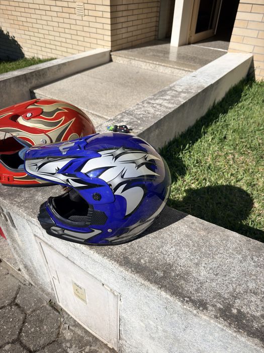 Capacetes de enduro em bom estado