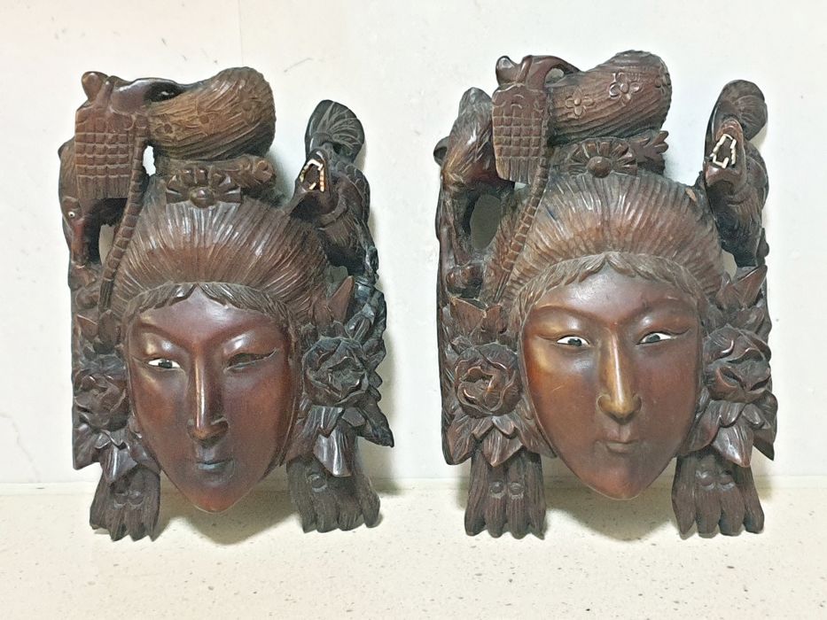 Par de lindas antigas máscaras asiáticas de Deusa Guanyin esculpidas