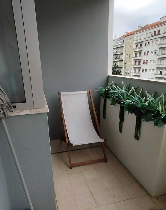 Espreguiçadeira de tecido e madeira