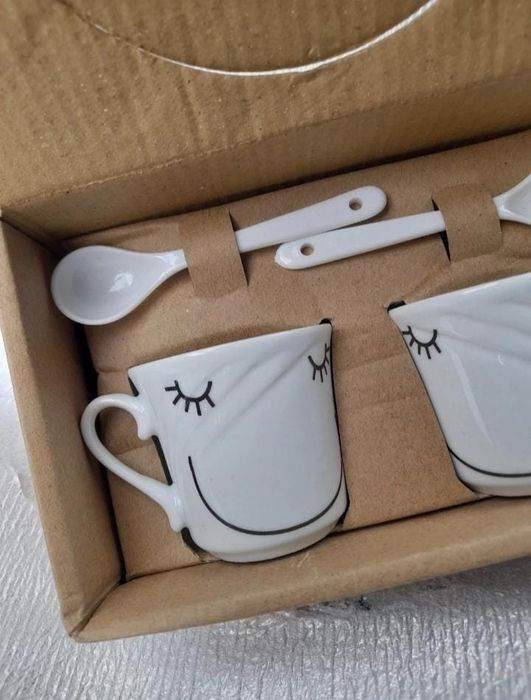 Conjunto de 2 chávenas de café com colheres