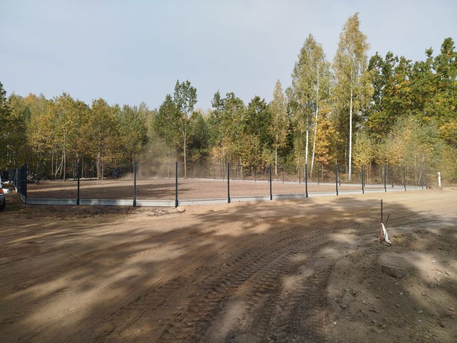 Niwelacja terenu, trawniki, systemy nawadniania, płoty panelowe