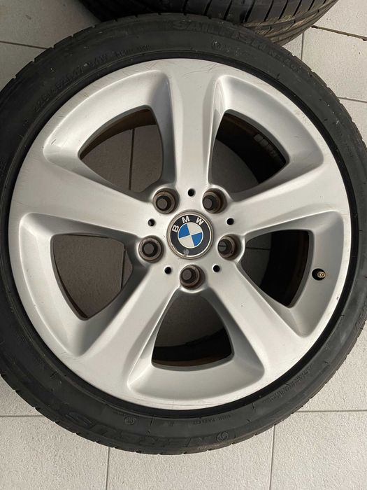 Jantes BMW R17 com pneus em bom estado