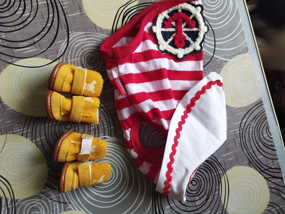 Одежда на маленькую собачку(+шапочки и обувь)