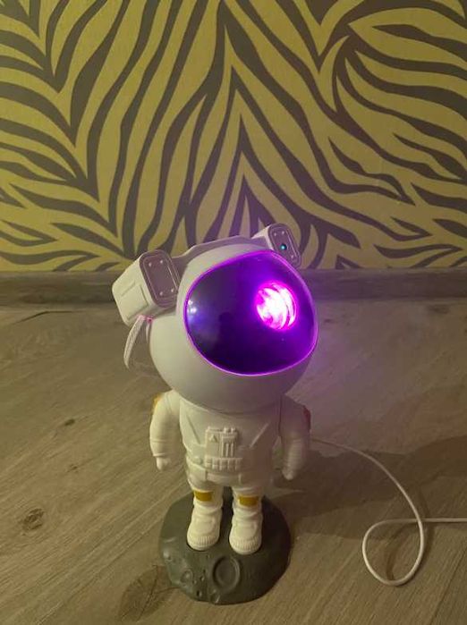 Астронавт/ночник/проектор/лазерный светильник/космонавт