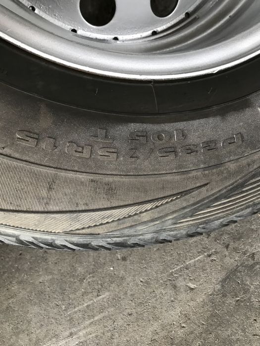 2 jantes ferro/pneus - 235/70 R15 (6 furos)