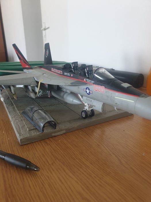 F-18 hornet 1:32