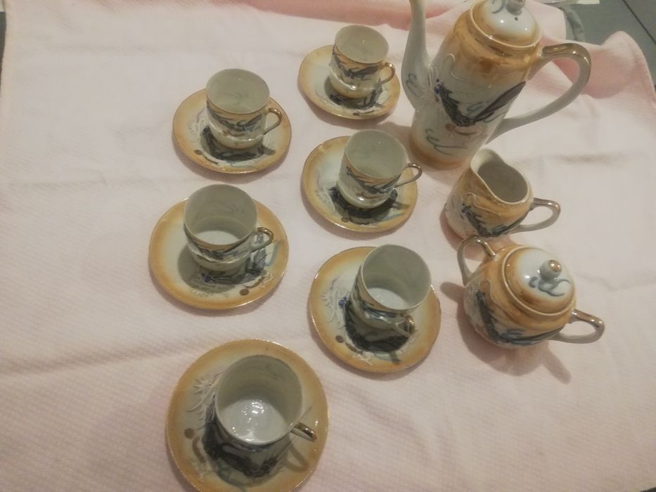 Serviço de café dragão antigo