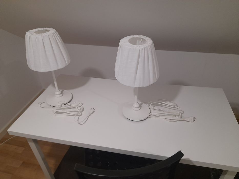 2 Candeeiros Brancos – 10€ Cada | Em ótimo estado!