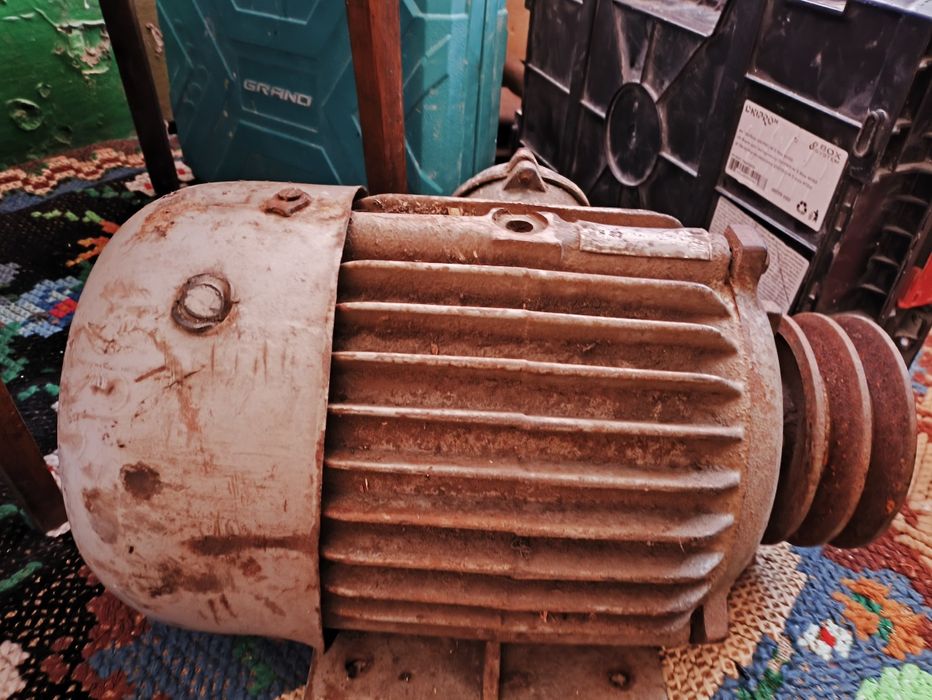 Двигун електро 2.2 кВт 930 об 3 фази асинхронний