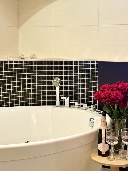 (21) Автономне опалення!!! Квартира подобово з джакузі метро Наукова