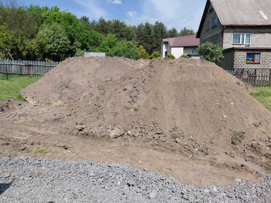 Oddam za darmo około 200 ton czarnej ziemi ogrodowej.