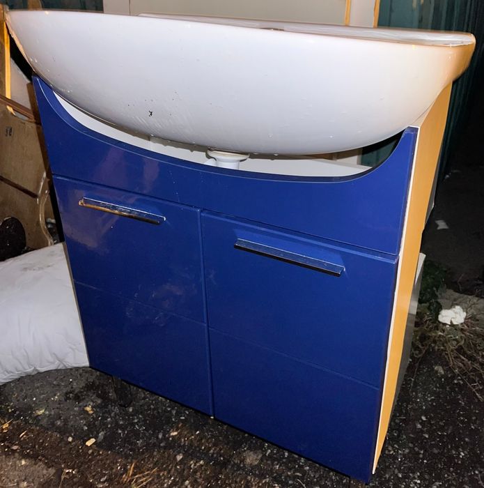 Продам тумбу з умивальником.Рукомийник.Раковина.Тумбочка синя