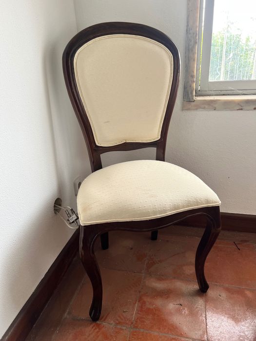 Modelo intemporal. Conjunto de 6 cadeiras em bom estado.