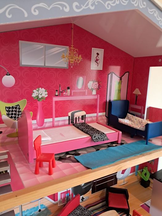 Duży domek dla lalek