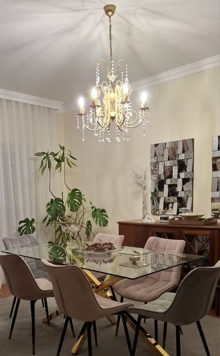 Lustre dourado com cristais