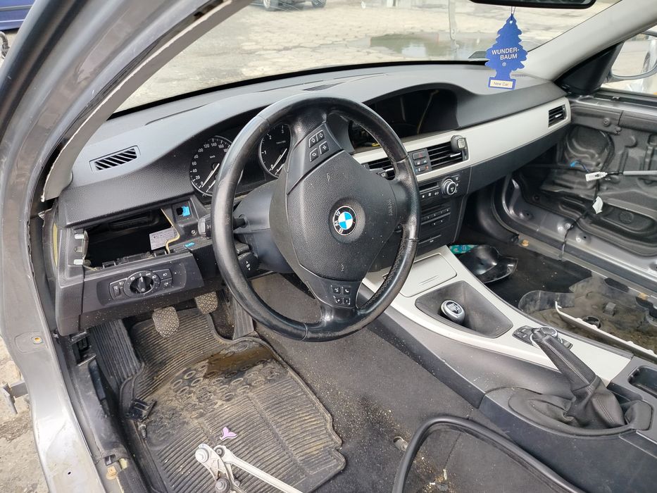 Deska rozdzielcza BMW E90/91 pod nawigacje