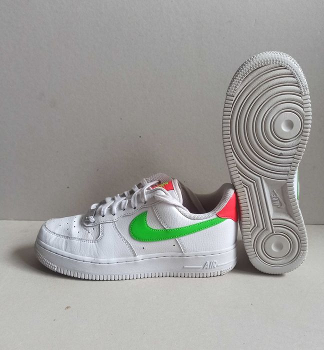Damskie buty Nike WMNS Air Force 1 07 roz.37,5 SUPER STAN