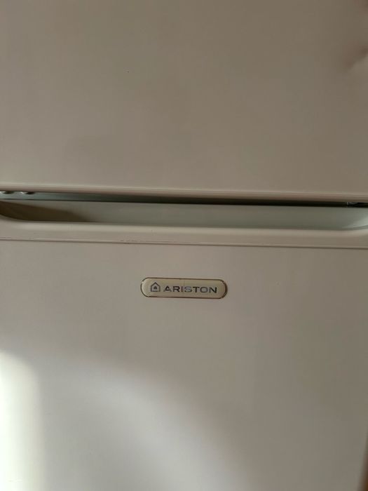 Холодильник Ariston MTA1167, 300 л, робочий стан