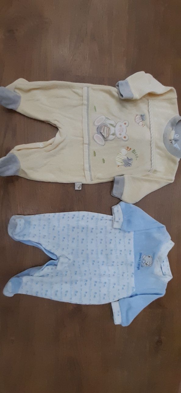 Interiores pijamas e bodys bebe tamanhos 00 0 e 1 mes Areeiro OLX.pt