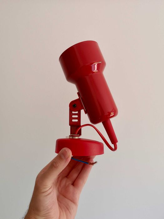 Aplique de parede vermelho dos anos 80/90 – Massive; feito na Bélgica