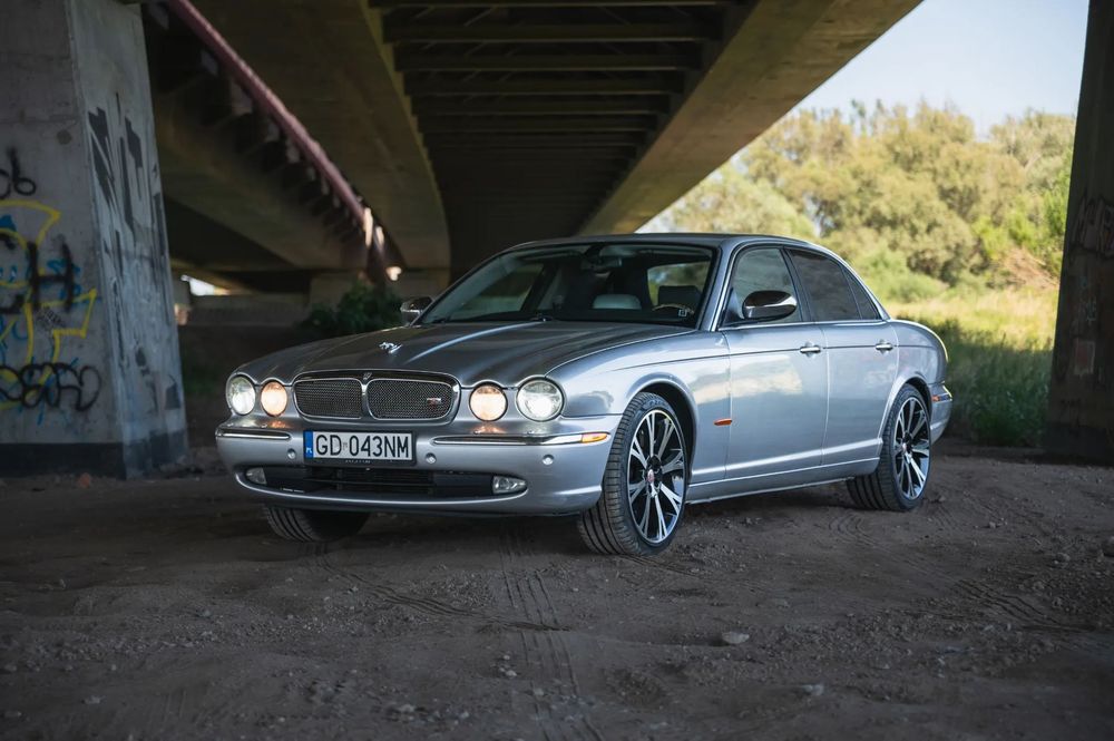 Jaguar XJR